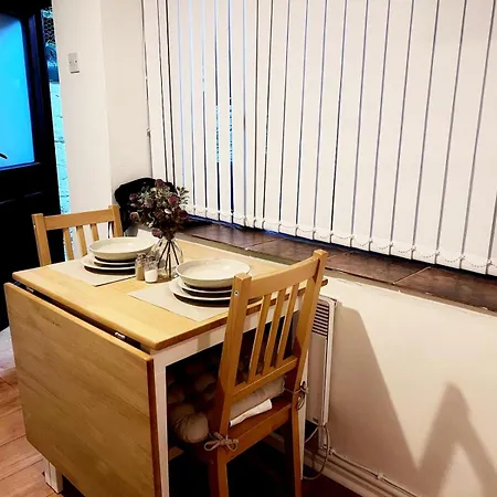 Cosy Gem In Cardiff Apartment Exterior photo